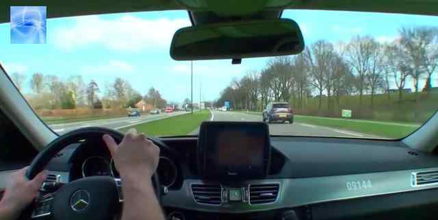 學(xué)開車怎樣才能知道車身正不正？