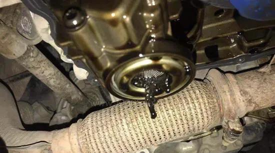 【汽車正時皮帶更換前有什么征兆？怎么判斷汽車正時皮帶該換了】圖4