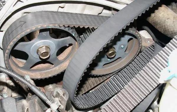 【汽車正時皮帶更換前有什么征兆？怎么判斷汽車正時皮帶該換了】圖3