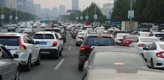 【汽車跑多少公里清理積碳？汽車積碳該怎么清理？】圖3