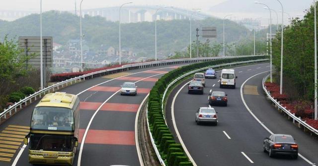 【汽車跑多少公里清理積碳？汽車積碳該怎么清理？】圖1