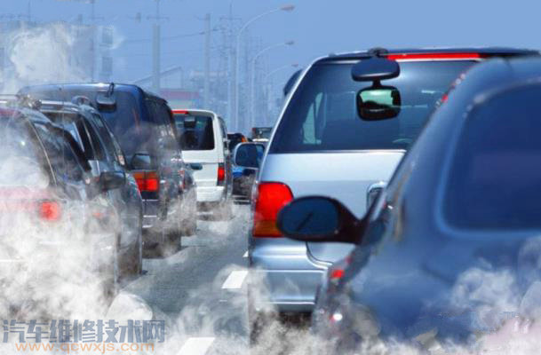汽車排氣管冒煙大是怎么回事?