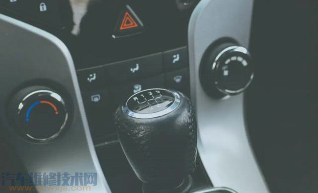 【汽車轉(zhuǎn)速表有什么用？汽車轉(zhuǎn)速表怎么看】圖2