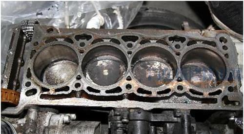 發動機故障診斷與排除:發動機敲缸、發動機拉缸