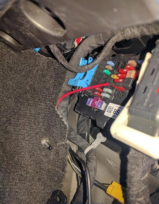 加裝行車記錄儀從從點煙器接電還是從保險接電好 加裝行車記錄儀從從點煙器接電還是從保險接電好