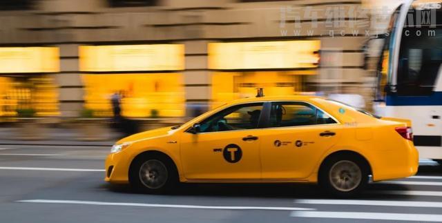 晚上開車怎么正確變道?怎么確認后車的距離? 晚上開車怎么正確變道?怎么確認后車的距離?