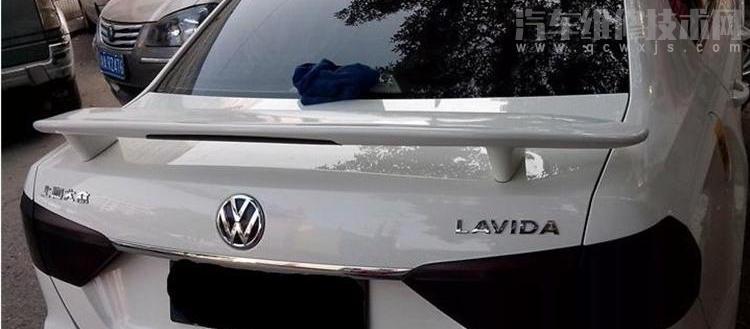 汽車尾翼有點翹邊用什么粘好