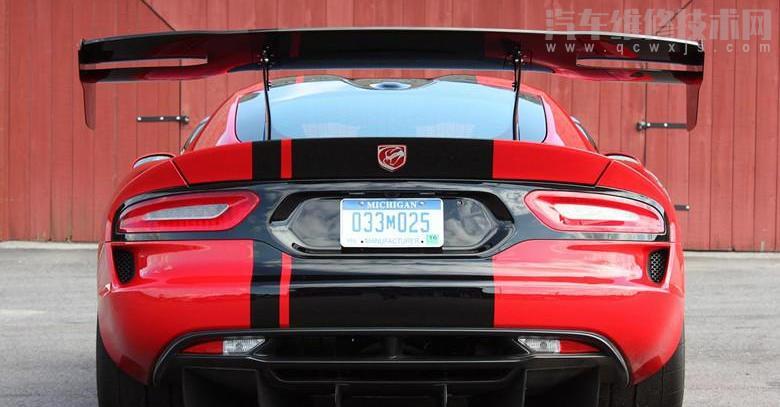 汽車尾翼打孔怎么修復