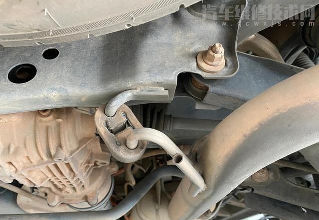 為什么汽車排氣管是活動的?而不是固定的呢? 為什么汽車排氣管是活動的?而不是固定的呢?