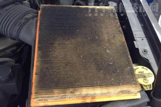 機油里有黑色渣子沉淀物正常嗎?機油出現(xiàn)油泥是什么原因 機油里有黑色渣子沉淀物正常嗎?機油出現(xiàn)油泥是什么原因