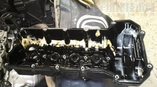 機油里有黑色渣子沉淀物正常嗎?機油出現(xiàn)油泥是什么原因 機油里有黑色渣子沉淀物正常嗎?機油出現(xiàn)油泥是什么原因