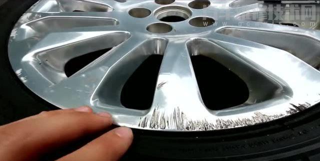 換輪胎會把輪穀弄花嗎