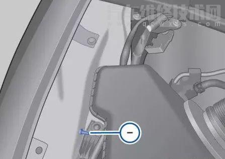 大眾輝昂保險(xiǎn)絲盒圖解 大眾輝昂保險(xiǎn)盒位置 大眾輝昂保險(xiǎn)絲盒圖解 大眾輝昂保險(xiǎn)盒位置