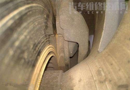 剎車(chē)片厚度怎么查看 剎車(chē)片厚度怎么判斷要更換
