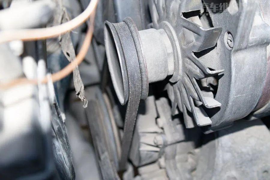 急加速發動機噠噠異響 原來是發電機皮帶松了癥狀