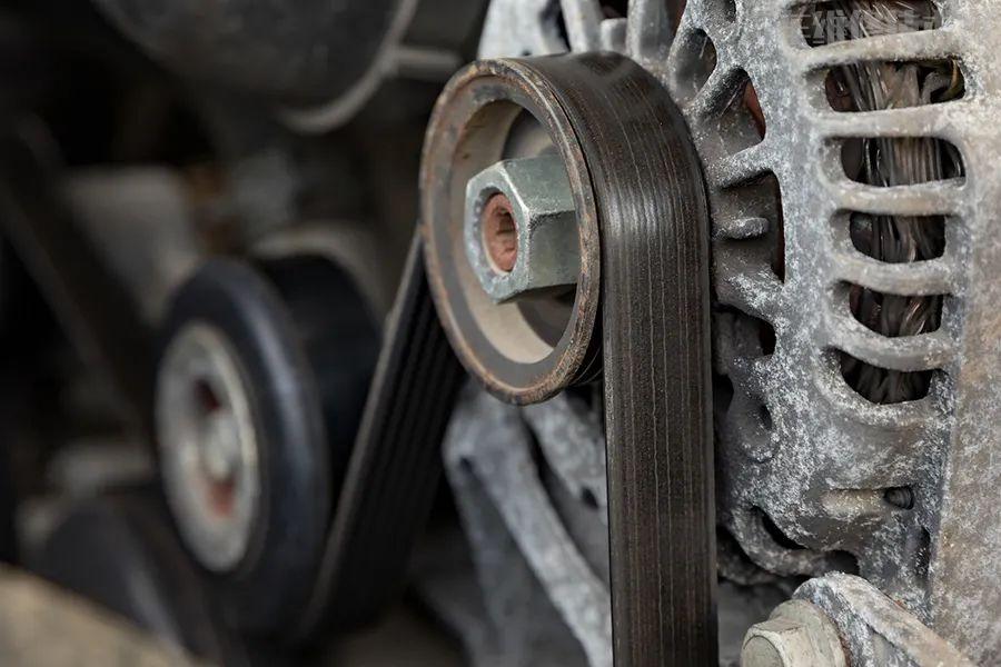 急加速發動機噠噠異響 原來是發電機皮帶松了癥狀 急加速發動機噠噠異響 原來是發電機皮帶松了癥狀