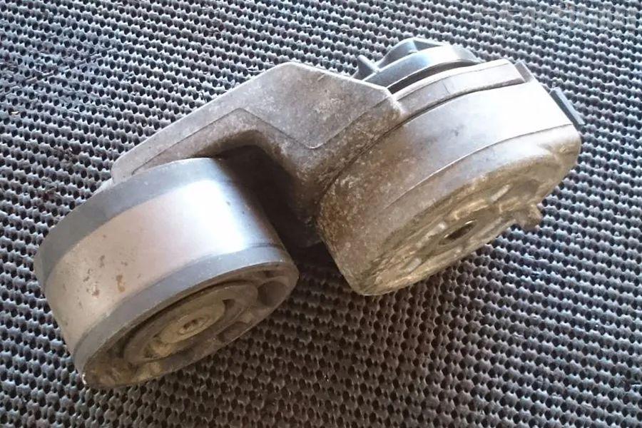 急加速發動機噠噠異響 原來是發電機皮帶松了癥狀 急加速發動機噠噠異響 原來是發電機皮帶松了癥狀