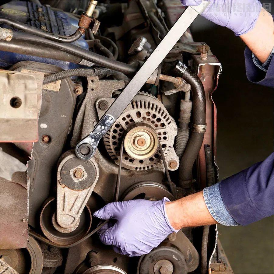 急加速發動機噠噠異響 原來是發電機皮帶松了癥狀 急加速發動機噠噠異響 原來是發電機皮帶松了癥狀