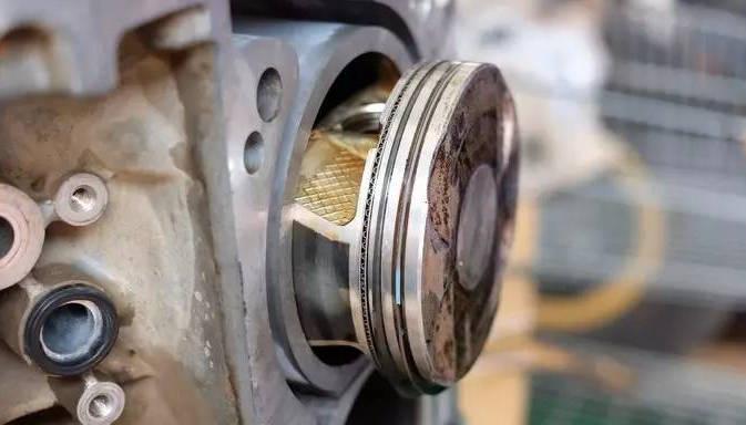 活塞環(huán)壞了對發(fā)動機有什么影響？