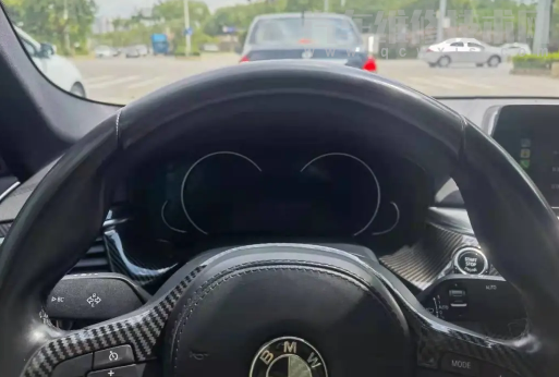 寶馬5系啟動后儀表經常黑屏是什么原因？