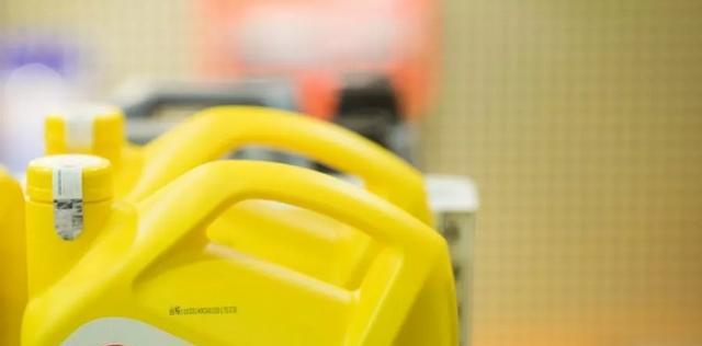 保養(yǎng)剩下的機油下次保養(yǎng)可以用嗎 保養(yǎng)剩下的機油可以放多久