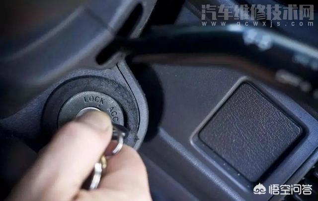 【汽車打火啟動用踩離合踏板嗎？】圖1