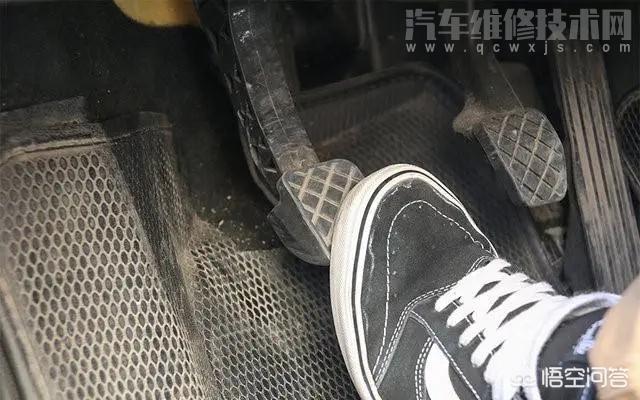 【汽車打火啟動用踩離合踏板嗎？】圖4