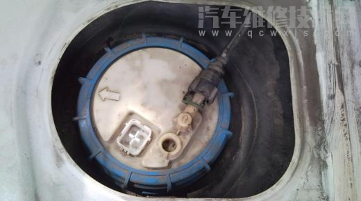 行駛時車后面嗡嗡響是什么原因?可能是燃油系統(tǒng)出故障了