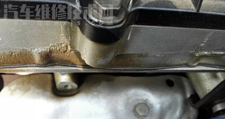 【發動機為什么會燒機油（發動機燒機油的常見原因）】圖4