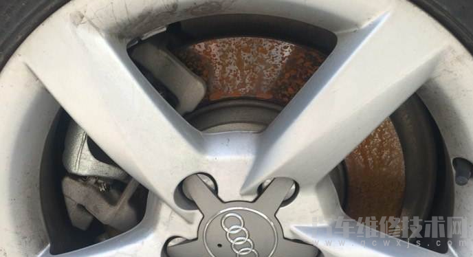 【剎車盤生銹有影響嗎 剎車盤生銹怎么清理】圖3