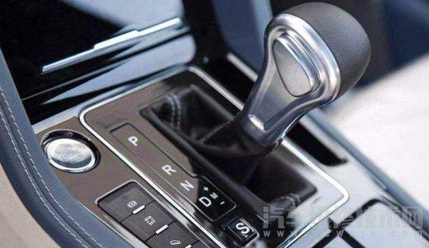 自動擋起步需要踩剎車嗎