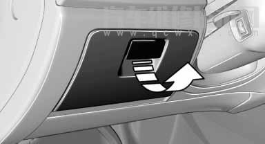 寶馬1系手套箱怎么開