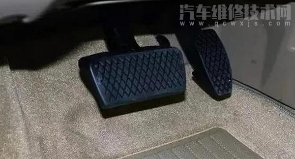 汽車踩油門有漏氣的聲音什么原因
