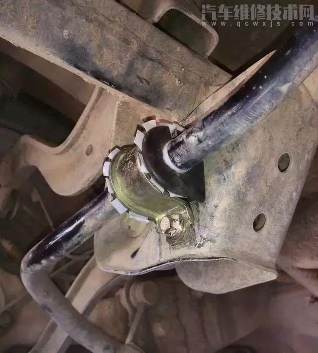 汽車原地打方向、過不平路面有異響是怎么回事 汽車原地打方向、過不平路面有異響是怎么回事