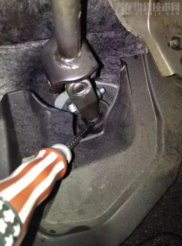 汽車原地打方向、過不平路面有異響是怎么回事 汽車原地打方向、過不平路面有異響是怎么回事