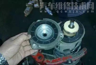 汽車原地打方向、過不平路面有異響是怎么回事