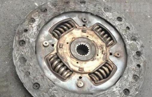 怎么判斷汽車離合器片需要更換了 離合器在什么情況下容易壞