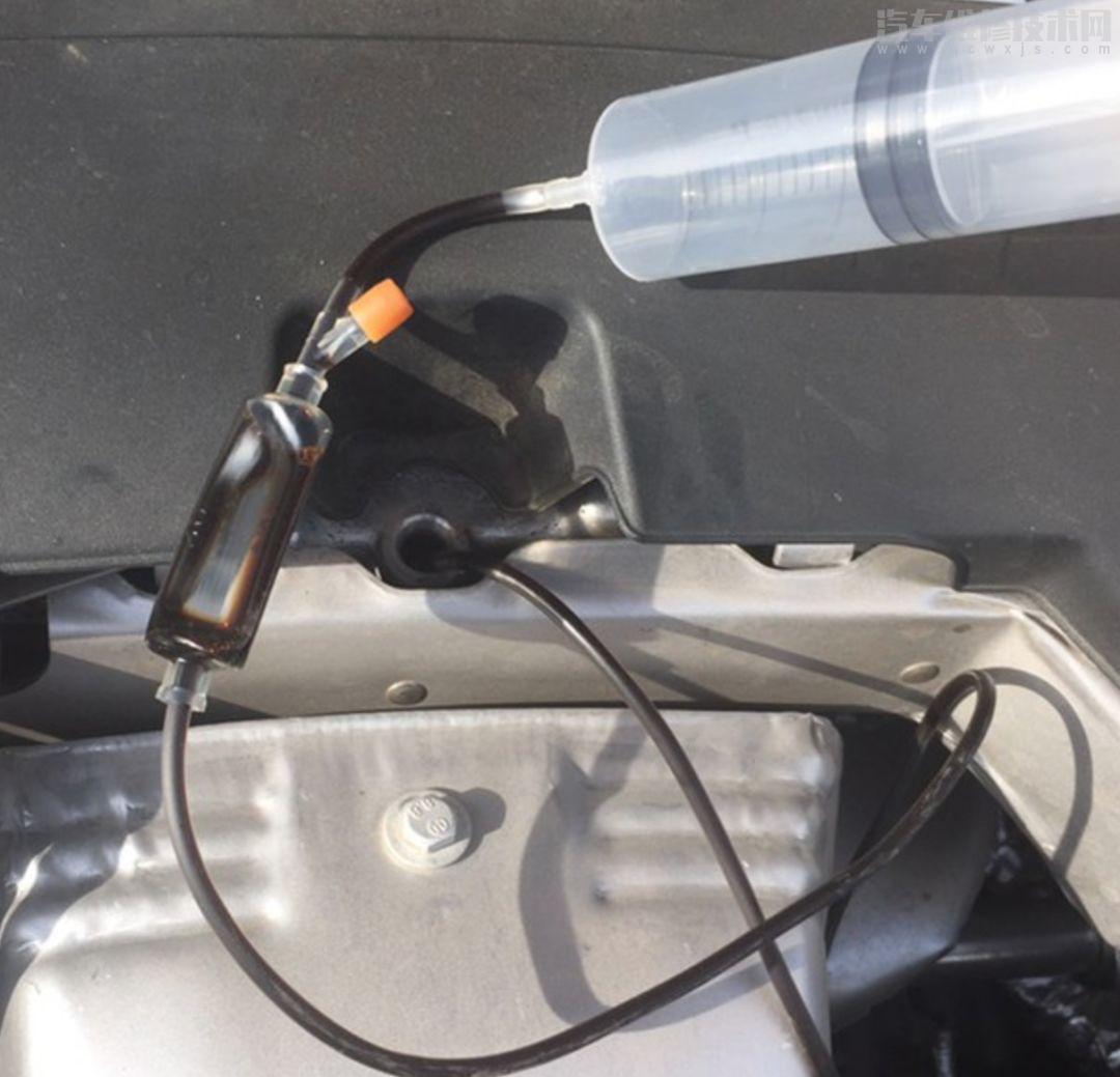 機(jī)油加多了該怎么辦? 機(jī)油加多了會(huì)有什么影響 機(jī)油加多了該怎么辦? 機(jī)油加多了會(huì)有什么影響