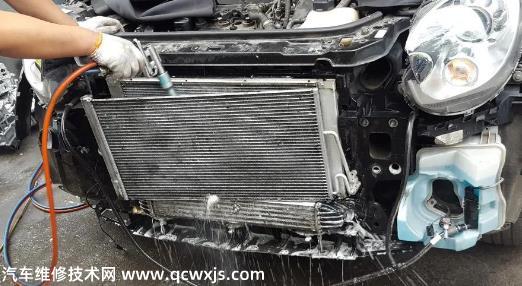 清洗汽車?yán)淠餍枰⒁饽男┦马?xiàng)