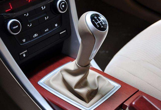 下長坡的正確方法 下長坡利用發(fā)動(dòng)機(jī)制動(dòng)怎么操作? 下長坡的正確方法 下長坡利用發(fā)動(dòng)機(jī)制動(dòng)怎么操作?