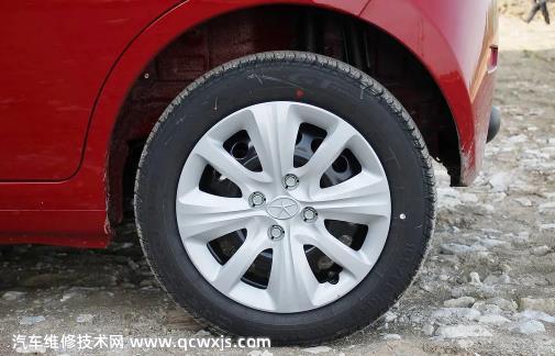 為什么建議新輪胎放后輪