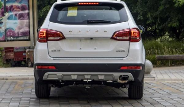 后保險杠被撞裂了一點有要換新的嗎 后保險杠被撞裂了一點有要換新的嗎