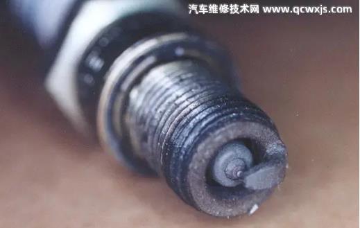 火花塞有油漬什么原因