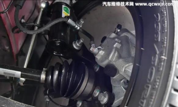 汽車踩剎車軟綿綿什么問題 汽車踩剎車軟綿綿的原因