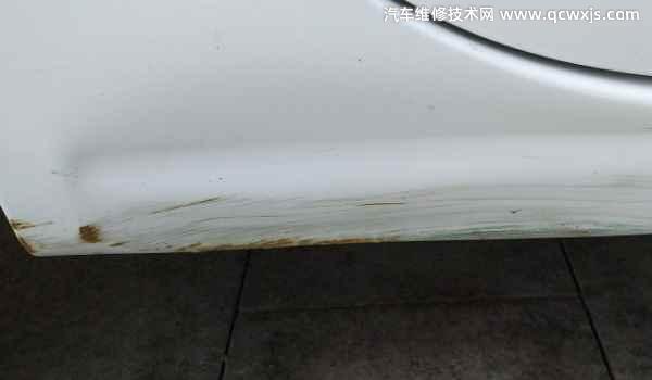 車子被刮蹭對方逃逸了怎么處理 車子被刮蹭對方逃逸了怎么處理