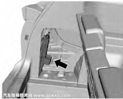 【五菱凱捷工具包在哪里 五菱凱捷工具箱怎么打開】圖2