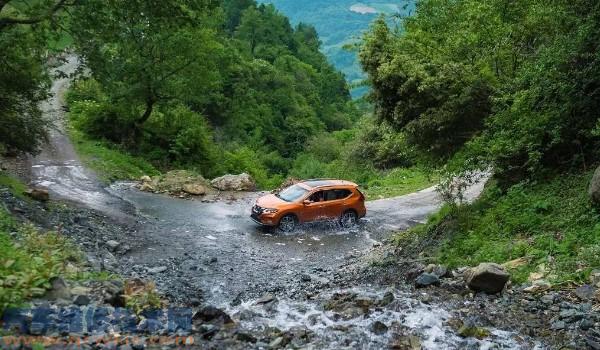 走爛路方向盤下面哐當哐當響 走爛路方向盤下面哐當哐當響