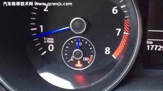 低水溫指示燈亮如何辦（水溫燈閃爍是如何回事）