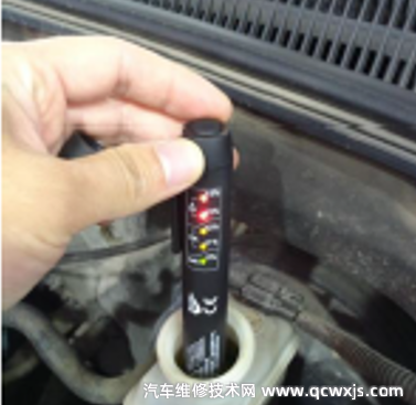 怎么看剎車油用不用換的幾種方法 怎么看剎車油用不用換的幾種方法