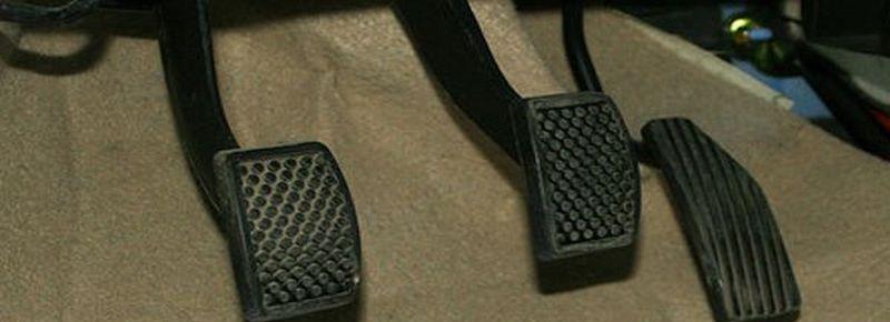 新手上坡起步老是熄火 手動擋上坡起步絕不會熄火的訣竅